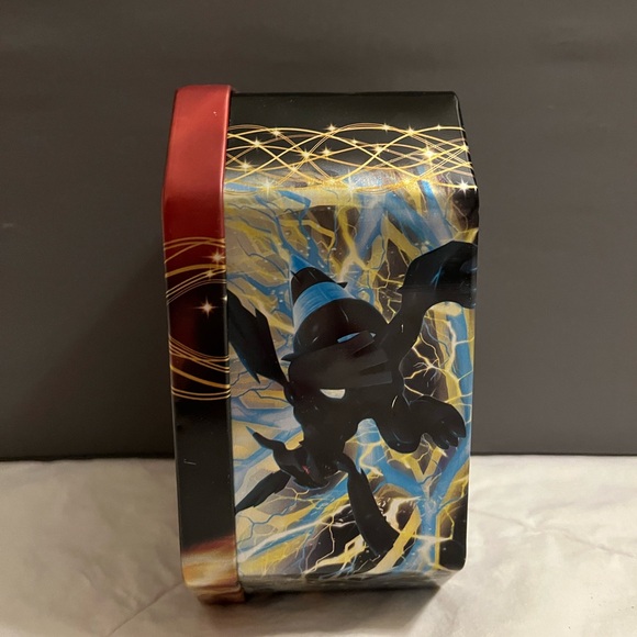 Pokémon TCG EX Tin - Black, White, Metallic Artwork - Picture 4 of 9